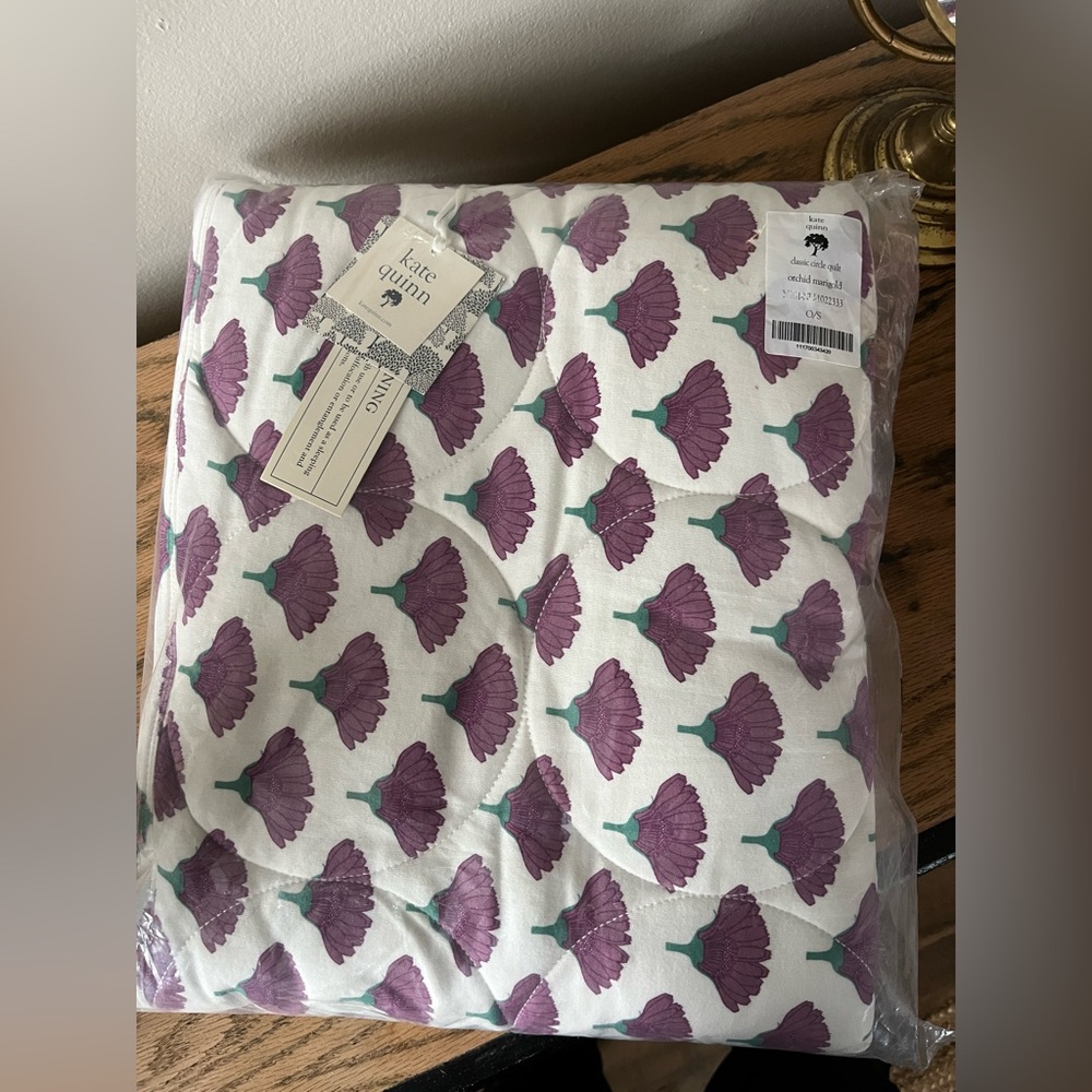 Kate Quinn Classic Circle Quilt - Orchid Marigold